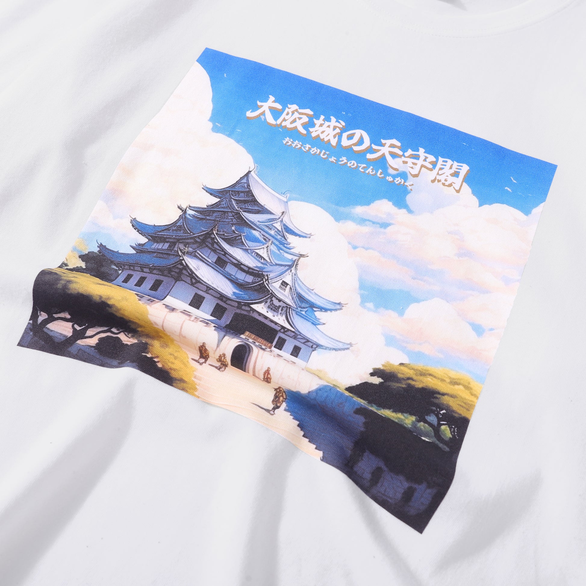 Camiseta estilo manga japonés con castillo de osaka, detalle ilustración