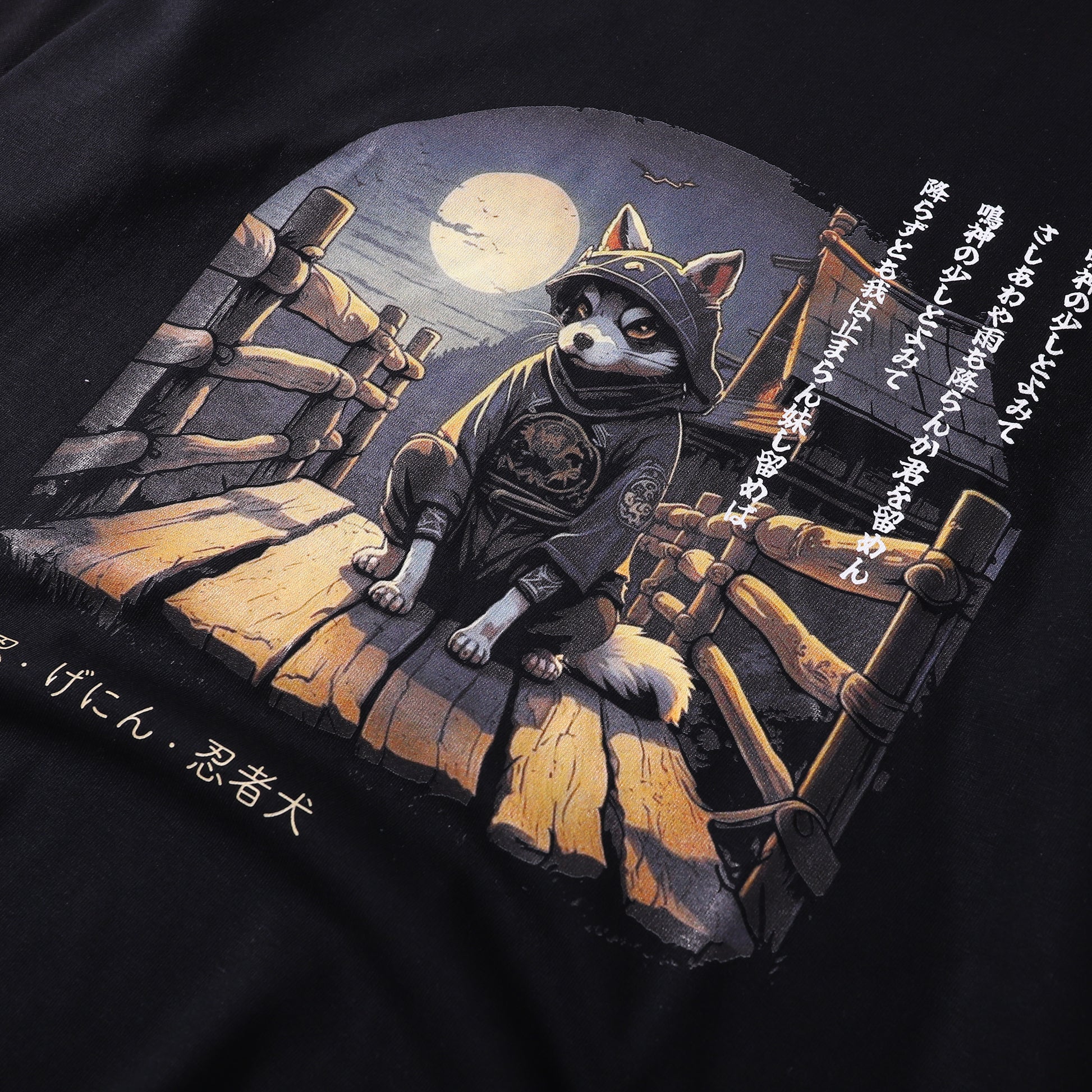 Camiseta estilo manga japonés con perro nija, detalle ilustración