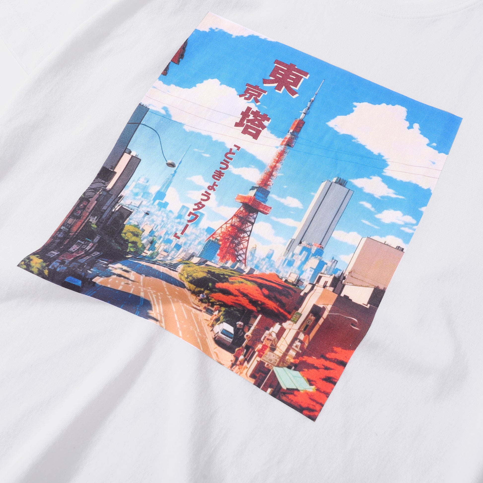 Camiseta estilo manga japonés con torre de Tokio, detalle ilustración